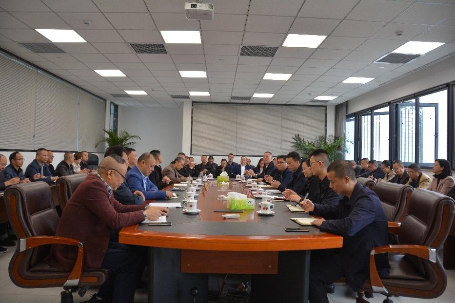 沱牌舍得集團公司近日在舍得藝術中心201會議室召開黨員干部大會 沱牌舍得集團 圖