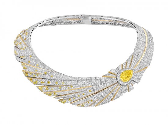 Halley 白金項鏈，by Van Cleef & Arpels