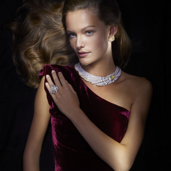 Halley 白金項鏈，by Van Cleef & Arpels