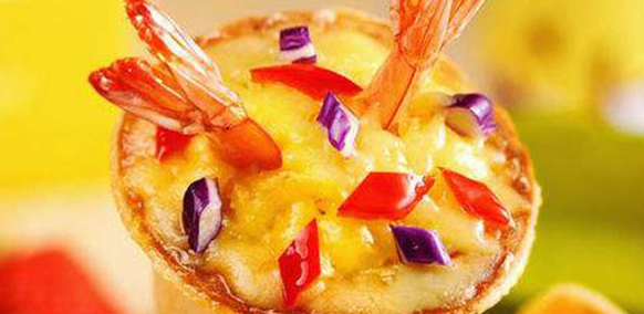 比薩客手握披薩