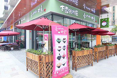 下雪的村莊刨冰