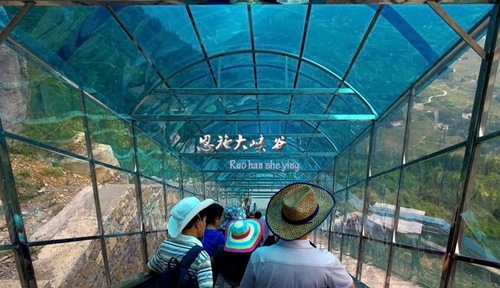 最新中國十大玻璃棧道！碎裂特效玻璃棧道更讓你腿軟！