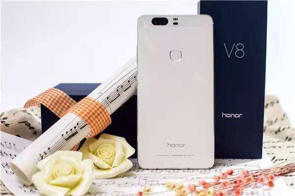 榮耀V8