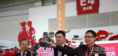 攜手行業權威，引領時尚高度，發布流行趨勢