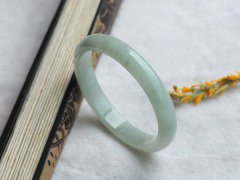 翡翠手鐲如何保養和脫帶技巧