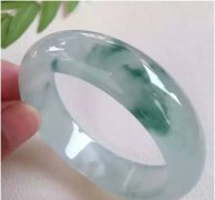 中國女人的心頭好，翡翠手鐲