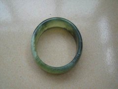 難以確認的岫玉手鐲的價值