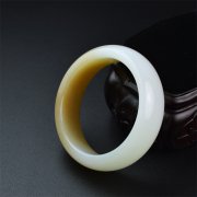 佩戴玉石手鐲到底有哪些好處呢