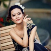 喜歡佩戴手鐲的美女 你知道應該把手鐲戴在那只