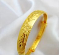 黃金不老土，戴黃金手鐲一樣可以美得閃閃發光