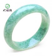 如此精美的翡翠玉鐲子，你是不是也很愛呢？