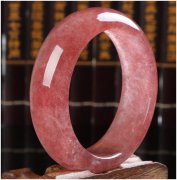 高貴大氣的瑪瑙玉手鐲，無論什么場合都比較適