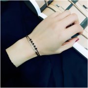個性潮流的手鐲每個女生都值得佩戴，絢麗時尚