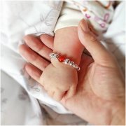 寶寶滿月酒送這5款純銀手鐲，精致美觀有福氣美
