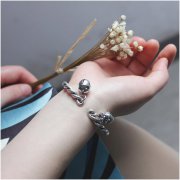 今年流行的開口手鐲有哪些好看的款式？