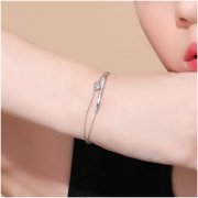 三十歲女人戴什么款式的銀手鏈好看？
