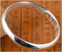 四五十的女人戴銀手鐲可以嗎？