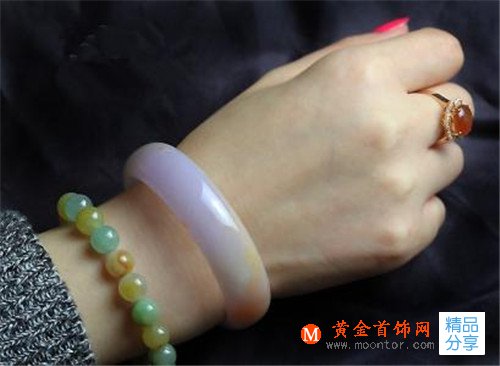 手鐲戴哪只手比較好 各種手鐲價格大揭密_婚戒首