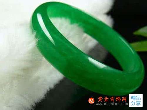 手鐲的含義 如何挑選手鐲_婚戒首飾