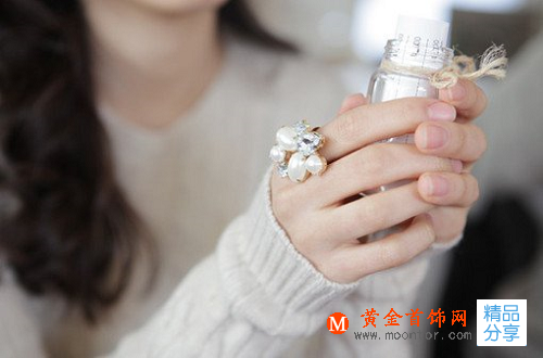 
教你了解戒指的戴法和含義