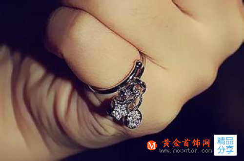 
各個手指戒指的戴法和意義