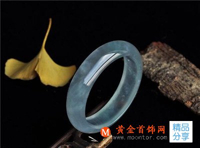 貴妃鐲的歷史來源與鐲型設計