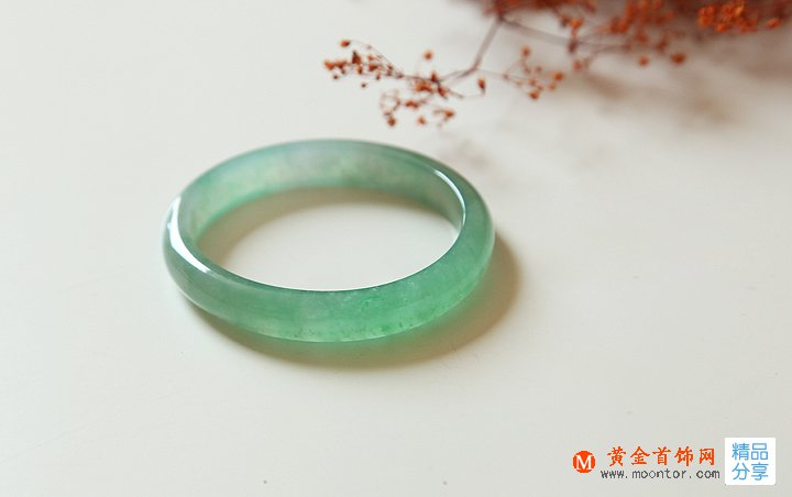 翡翠貴妃鐲和圓鐲的區別 貴妃鐲與圓鐲大不同