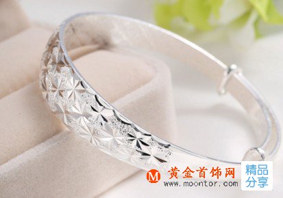 銀鐲子變黃是什么原因 銀鐲子變黃怎么清洗