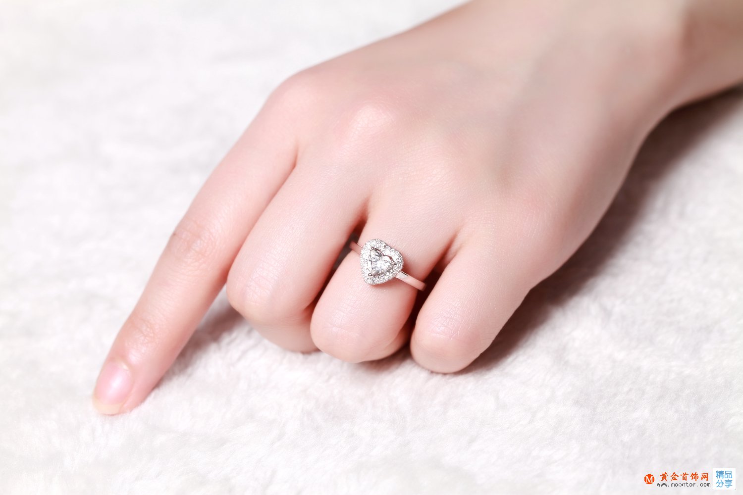 結婚戒指和鉆戒的區別是什么