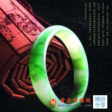 翡翠玉鐲如何按年齡選擇佩戴