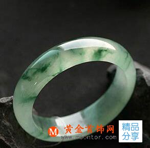 翡翠手鐲該怎么佩戴