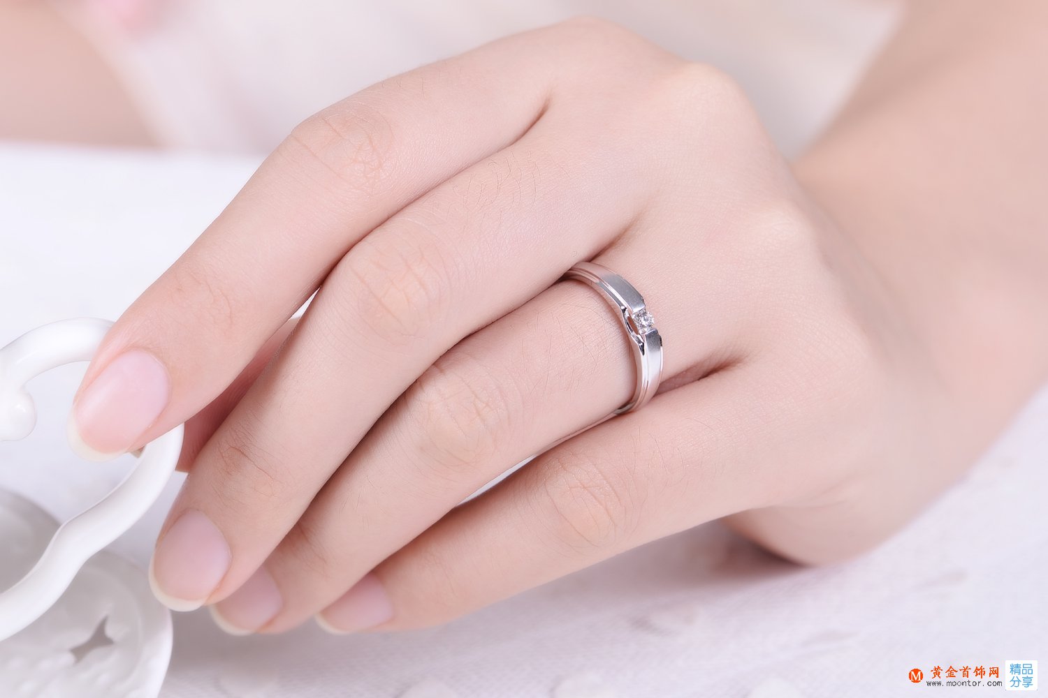 女士鉆石戒指佩戴要注意什么