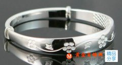 戴銀手鐲對身體好嗎