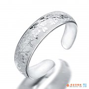 老年人帶銀手鐲好嗎       老年人什么樣的銀手鐲好