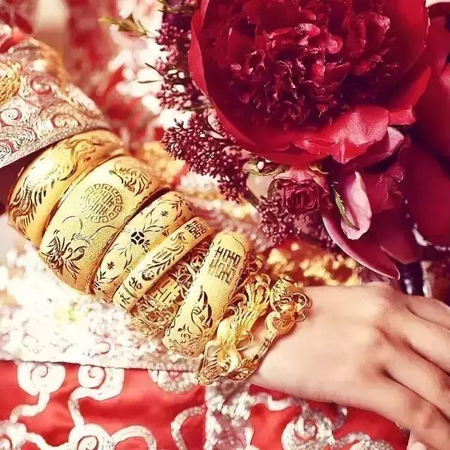 結婚戴金飾含義，為什么結婚要結婚金飾