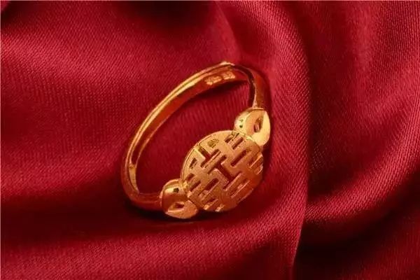 結婚戴金飾含義，為什么結婚要結婚金飾