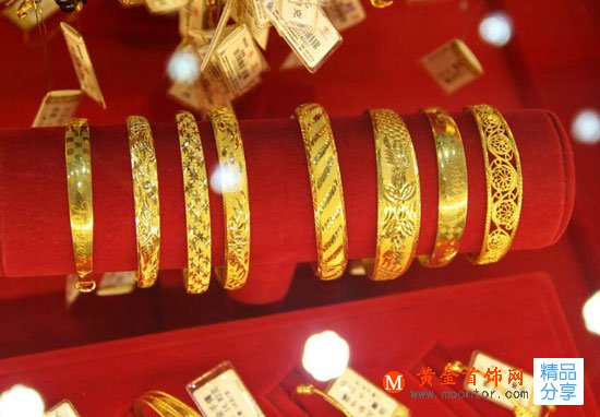 
	黃金首飾戴久變白是怎么回事？如何恢復原狀？
