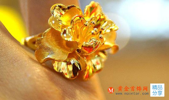 
	黃金首飾戴久變白是怎么回事？如何恢復原狀？
