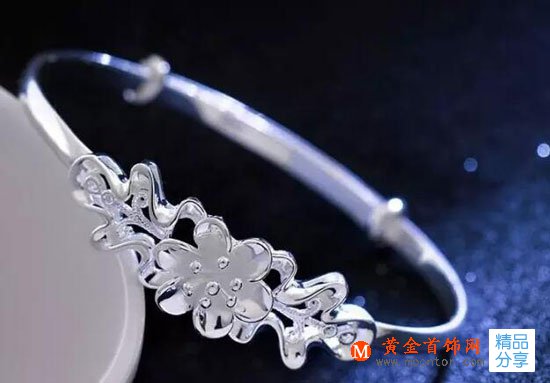 
	佩戴銀飾品的三大功效——讓你對身體狀況了如指掌
