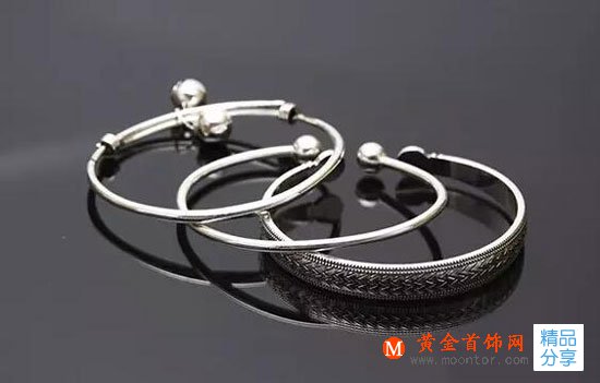 
	銀飾發黑是為啥，教你變白的小竅門！

