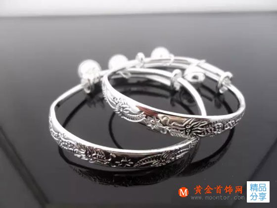 
	女人戴銀鐲子的好處你知道嗎？
