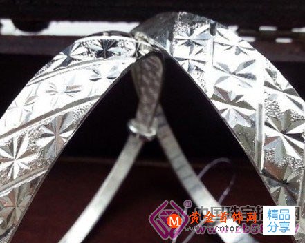
	銀鐲子變黑是什么原因？

