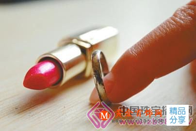 
	銀飾變黑說明排毒嗎
