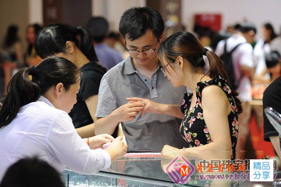 
	新人對鉑金首飾是真愛
