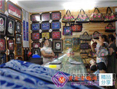 
	苗族“東方最古老情人節”帶動銀飾品刺繡熱銷
