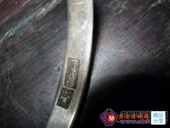 
	家里祖傳銀戒指都值多少錢
