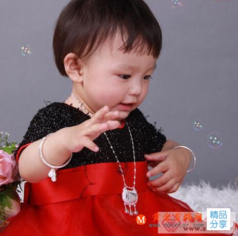 
	“佩戴金銀”別傷了寶寶！

