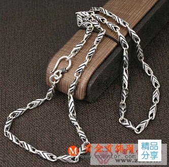 
	戴幾天的銀飾變黑了是怎么回事
