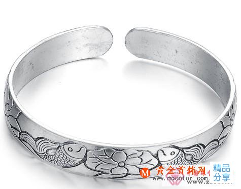 
	銀飾品為什么容易變黃
