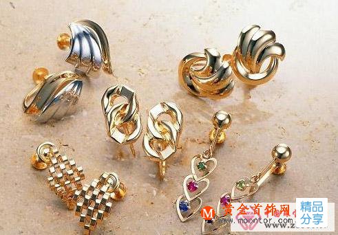 
	黃金首飾與鉑金首飾哪個好
